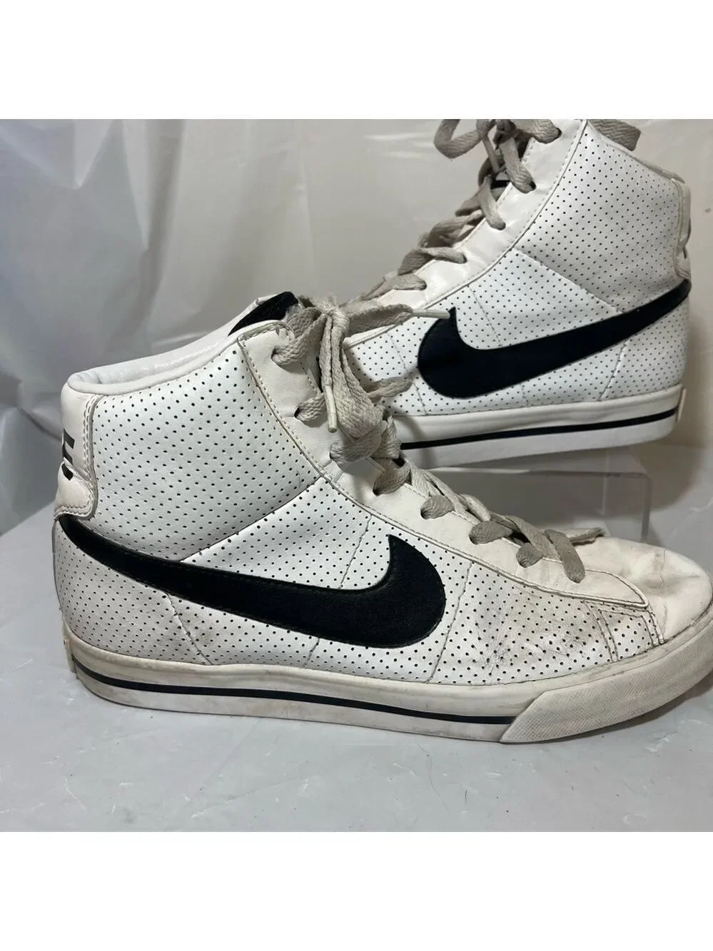 Nike high perforated Blazer White